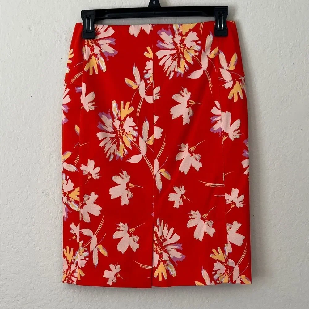 Like New! Lyssé Floral Red Women's Pencil Skirt in Size S